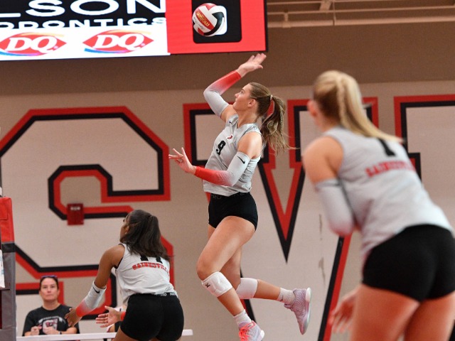 Volleyball moves to 6-2 in 2025 with two road wins