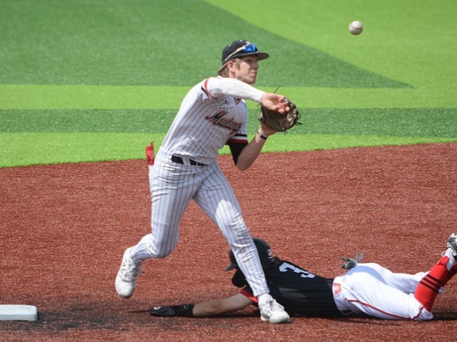 Branson sinks Mustangs 7-2