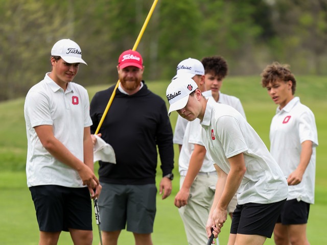 2026 boys golf team at tournament 