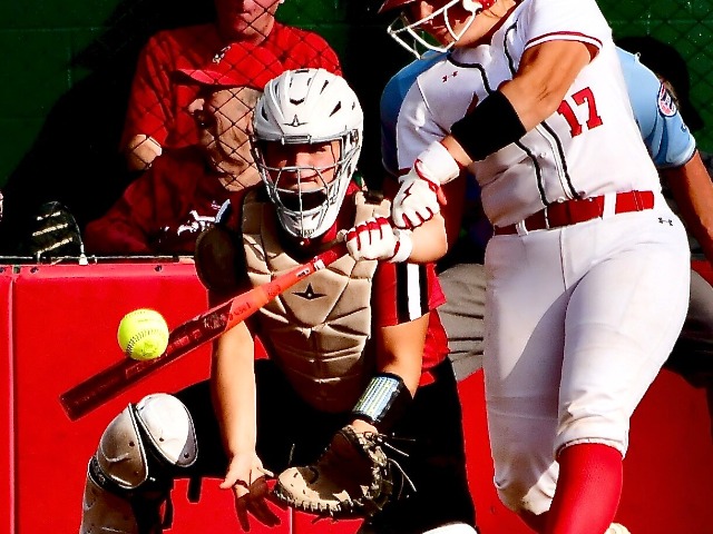 Calvert's 'confusion ball' leads to her No. 1 singles win during Ozark victory