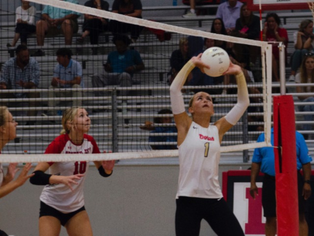 Lafayette Volleyball Is Back and Hopeful for Another State Championship