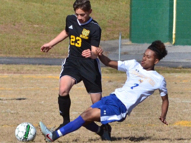 Lopez, Barger propel Eagles into second round