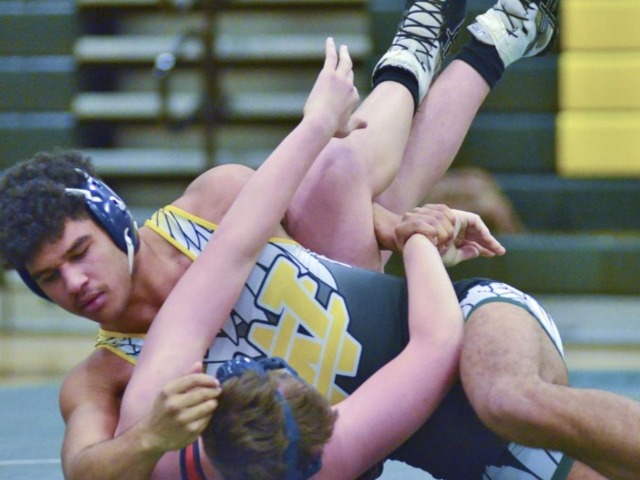 Eagles rebound, pin Rams in home opener