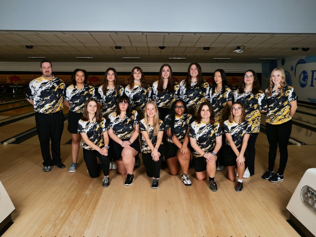 Girls Varsity Bowling Team Shows Grit at Sectional Tournament