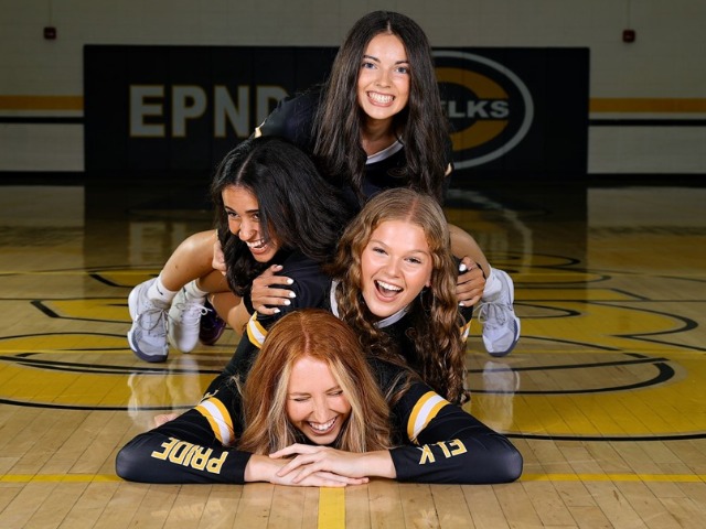 Lady Elks Volleyball Finishes Perfect GWOC Season, Honors Seniors