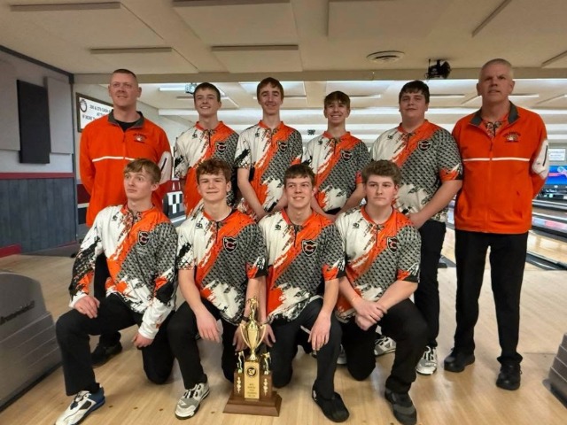 Coldwater Boys Bowling wins MAC Championship