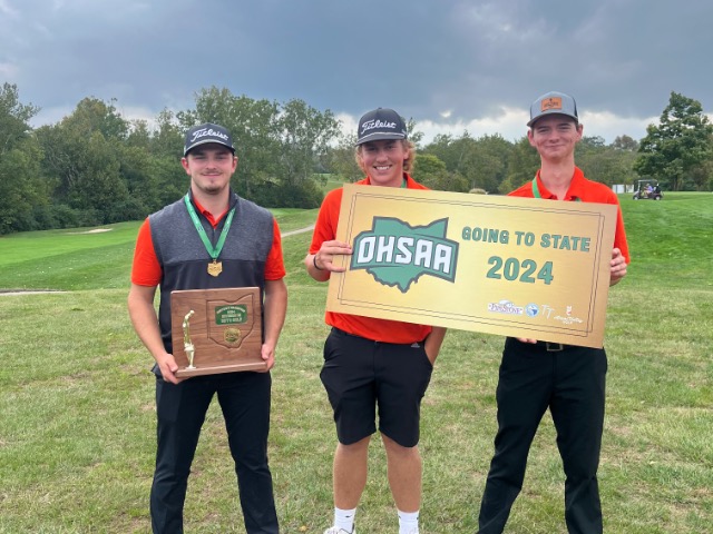 Boys golf advances to state