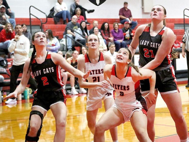 19-0 run leads NL past St. Paul