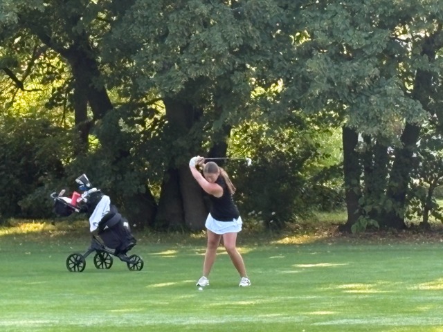 Girls Golf Finishes 8th at Woodmore Invite