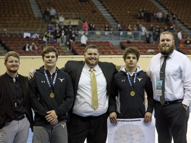 Flores Wins Second State Wrestling Title