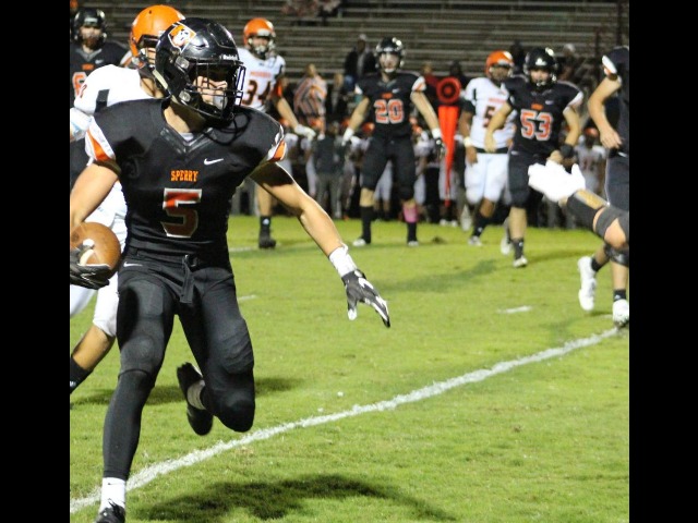 Sperry stays undefeated after blowing out Morris, 69-14