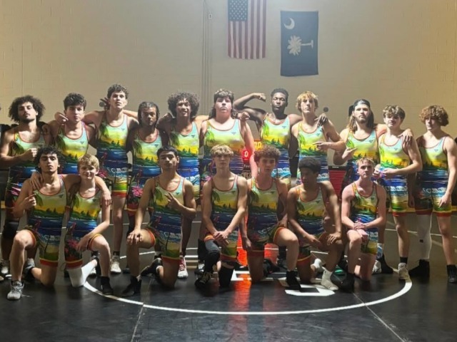 Wrestling teams goes 2-0 on Tropical Thursday