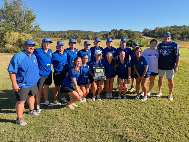 SHS Golf with Trophy