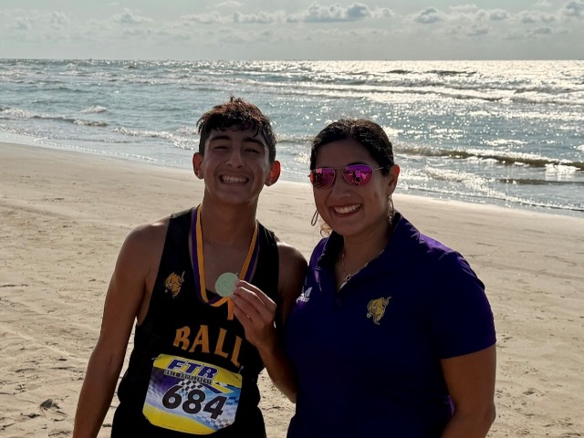 Miguel Mendoza places 5th out of 237 runners at the 2025 Beach Run