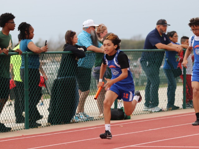 7th Grade Bulldogs Battle Elite Field at Cen-Tex District Championships