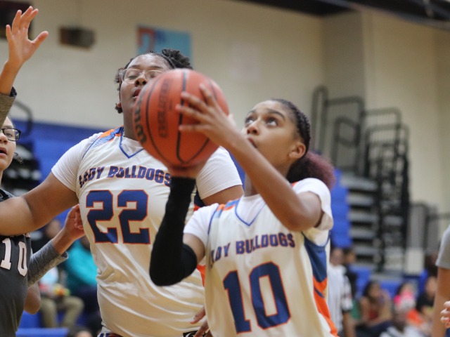 Bulldogs 8B Fall in Heartbreaker at Belton