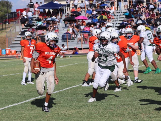 Bulldogs 7A Roll Past Mustangs 47-6 in Dominant Season Opener