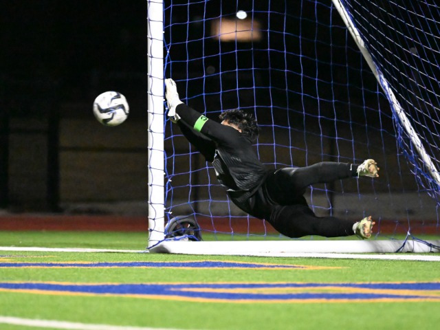 Pioneers win in penalty shootout against North Crowley