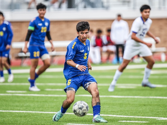 Pioneers break tie in game's final moments