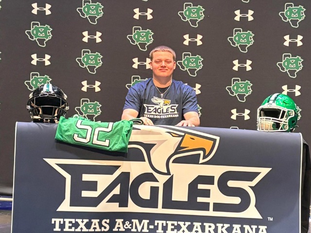 Caddo Mills ISD Senior Signs to College  image 