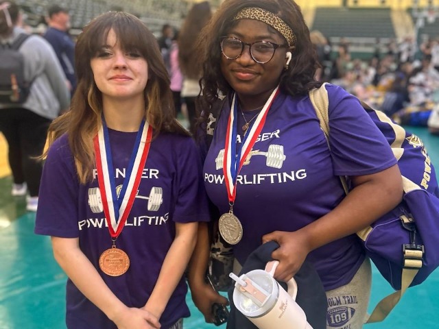 Prunelle Ngilo qualifies for the State Powerlifiting Meet