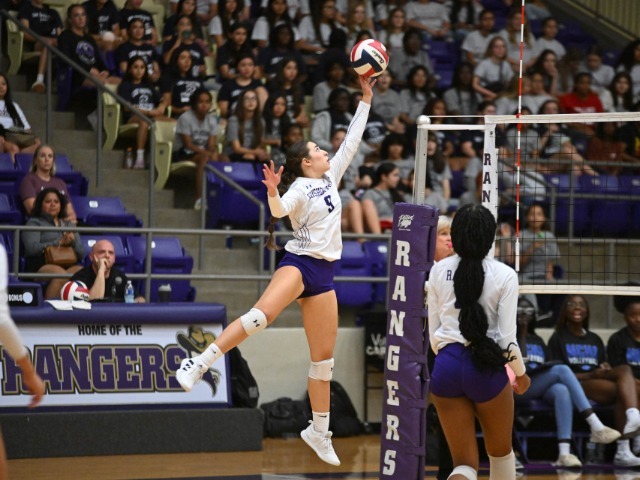 Chisholm Trail volleyball sweeps North Crowley