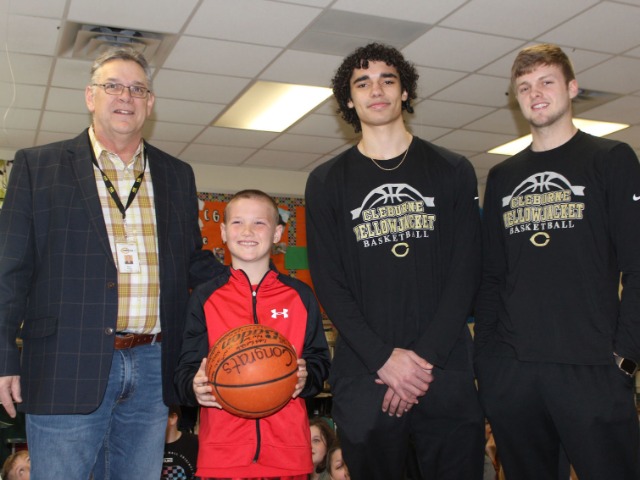 Hoop Shoot state qualifier receives surprise visit from Jackets