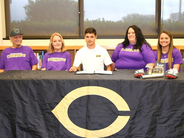 Cleburne's Lee Tyer signs with Hardin-Simmons track