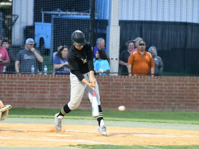 Jackets edge Pirates in extra innings