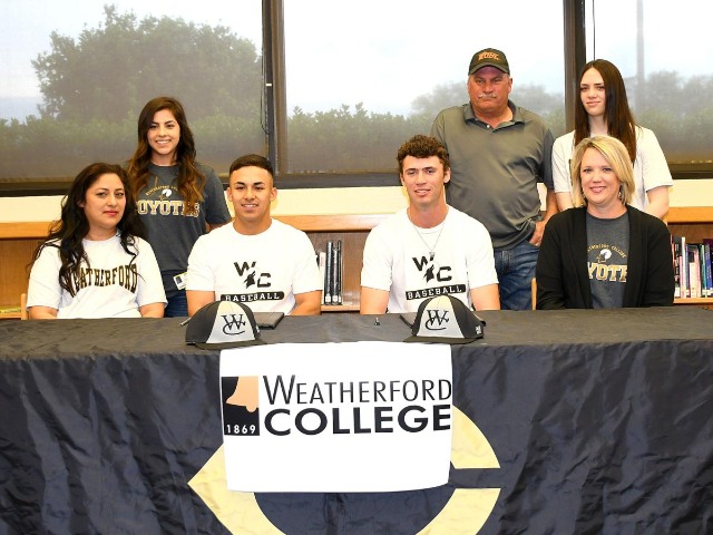 Big day for Cleburne baseball as 4 Jackets sign with college programs