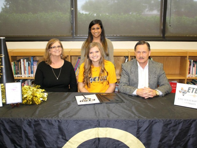 Cleburne cheerleader signs with ETBU