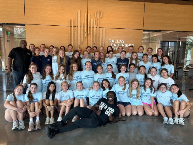 Lady Scots Cross Country Team Serves the Community by Volunteering at the Dallas Leadership Foundation