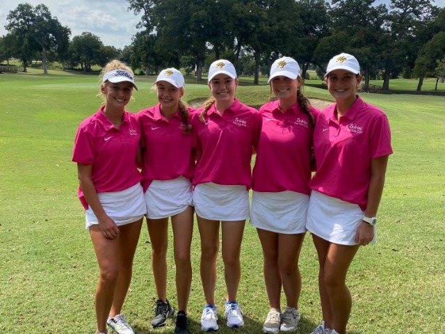 Lady Scots Golf Team Competes at Swing For A Cure Tournament