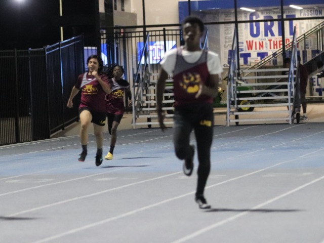 Bennett Leads Bearcats at High-Stakes Cen-Tex District Finale