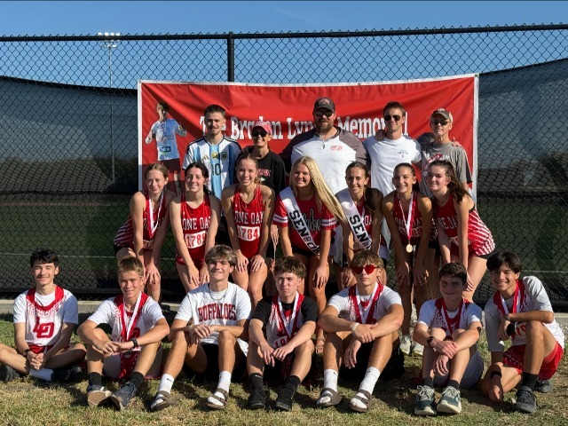 LO XC team with Lynch Family