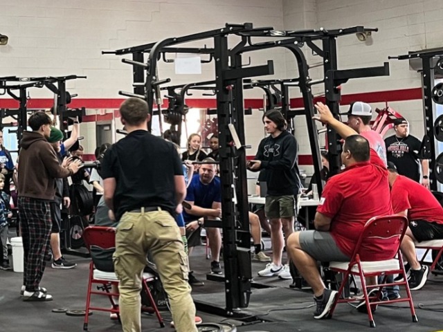 Boys Powerlifting Sends Four to Regionals