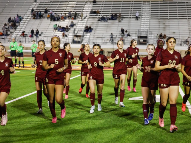 Rough Rider Tennis clinches a win against Seguin in non-district play