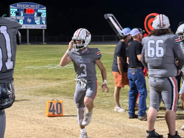 Tomcats Cruise Past Rivercrest
