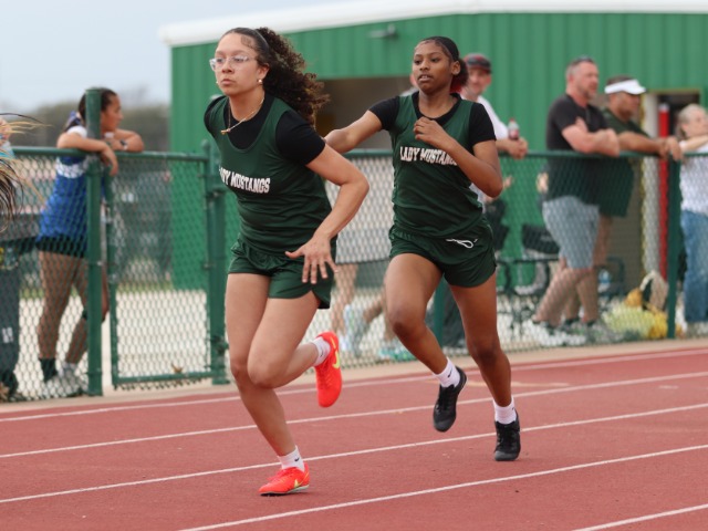 Lady Mustangs 8t Grade Claim 4th at Academy Bumblebee Relays