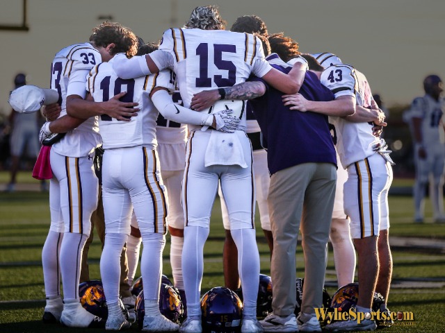 Bulldogs Dominate Coronado on Homecoming