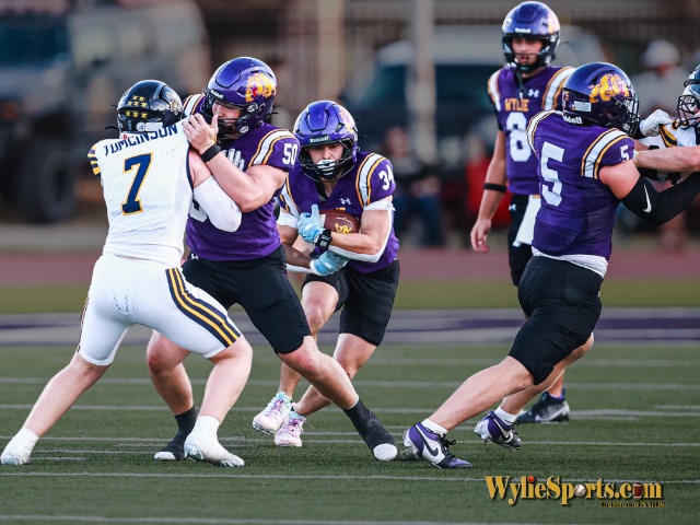Homecoming Night Battle Sees Bulldogs Fall Short