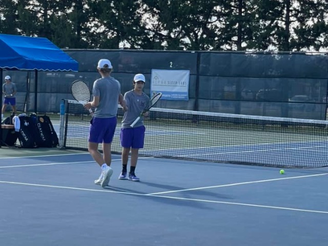 Bulldog Tennis Stays Perfect in District Standings