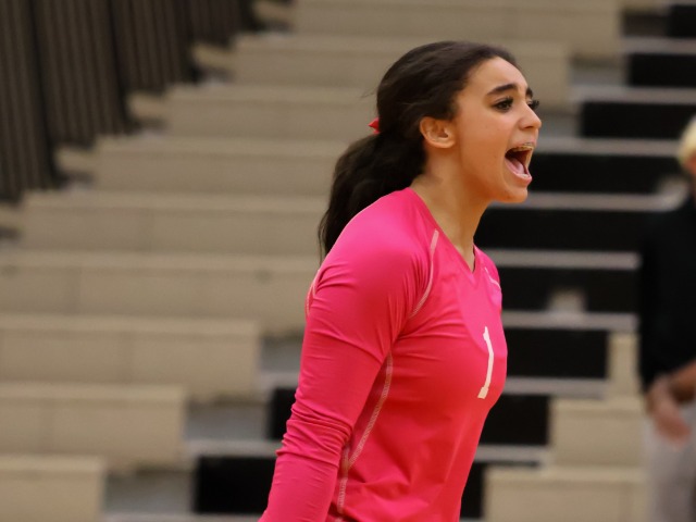 Volleyball Wins in 5 at Bellingham