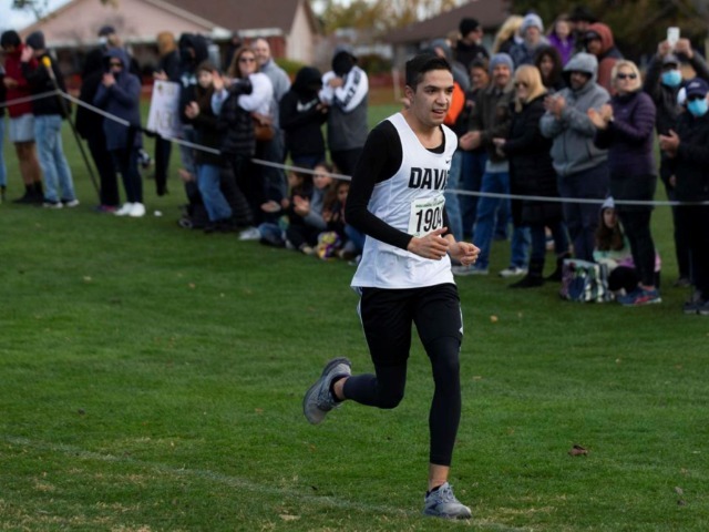 Julian Rivera places 2nd at WIAA State Cross Country Championships