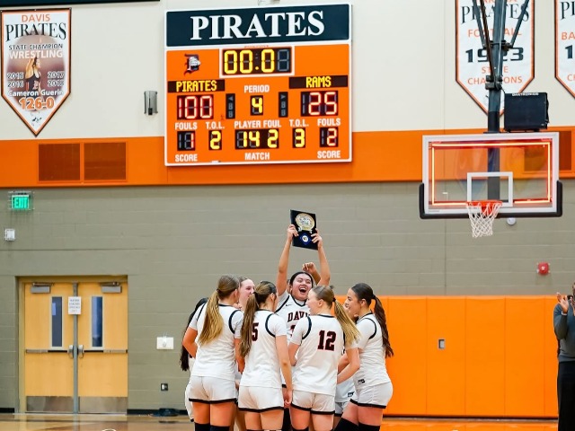 GIRLS BASKETBALL WINS DISTRICT 5 CHAMPIONSHIPS