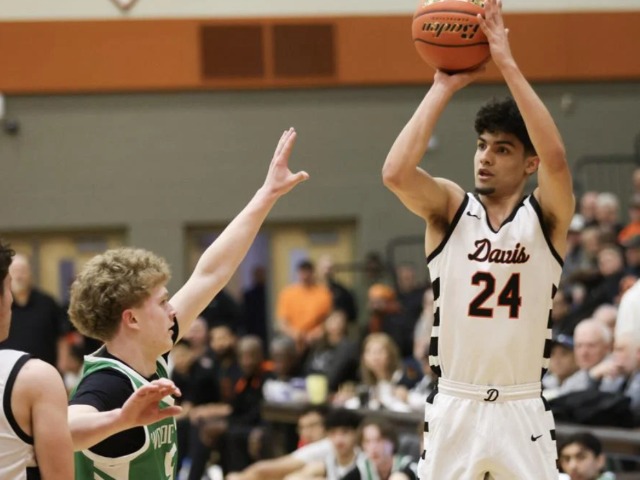 CESAR SCORES HIS 2000TH POINT 