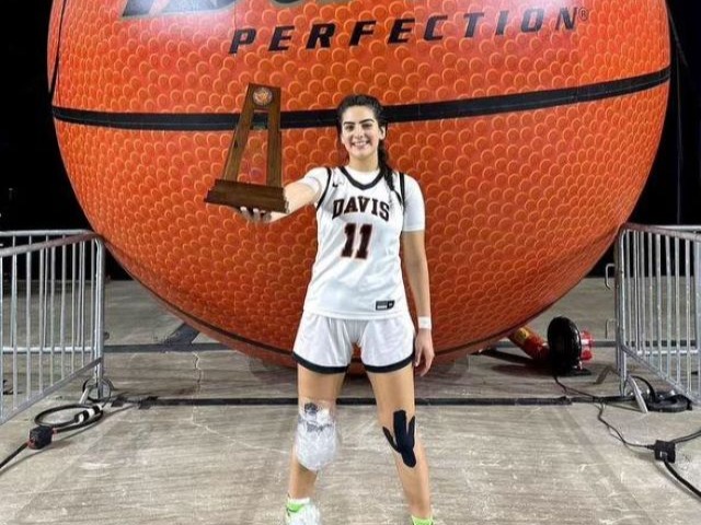 ESME SIGNS WITH HOUSTON COUGARS!