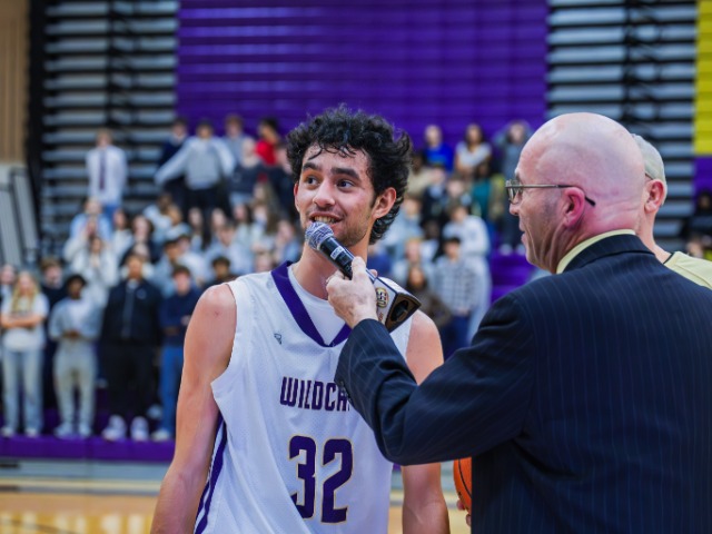A Grand Achievement Senior Xavier Ochoa scores his 1,000th career point in a thriller against Bellingham.