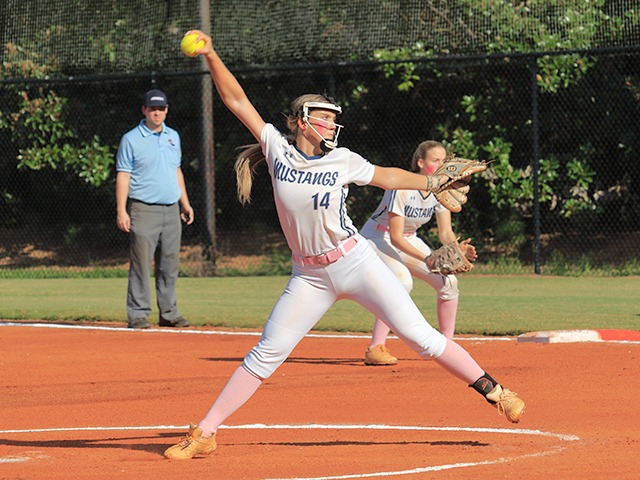 Softball Remains in Winners Bracket with 7-2 Victory Over Temple Tigers