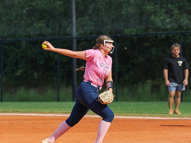 Varsity Softball Splits Weekend Doubleheader with Temple Tigers